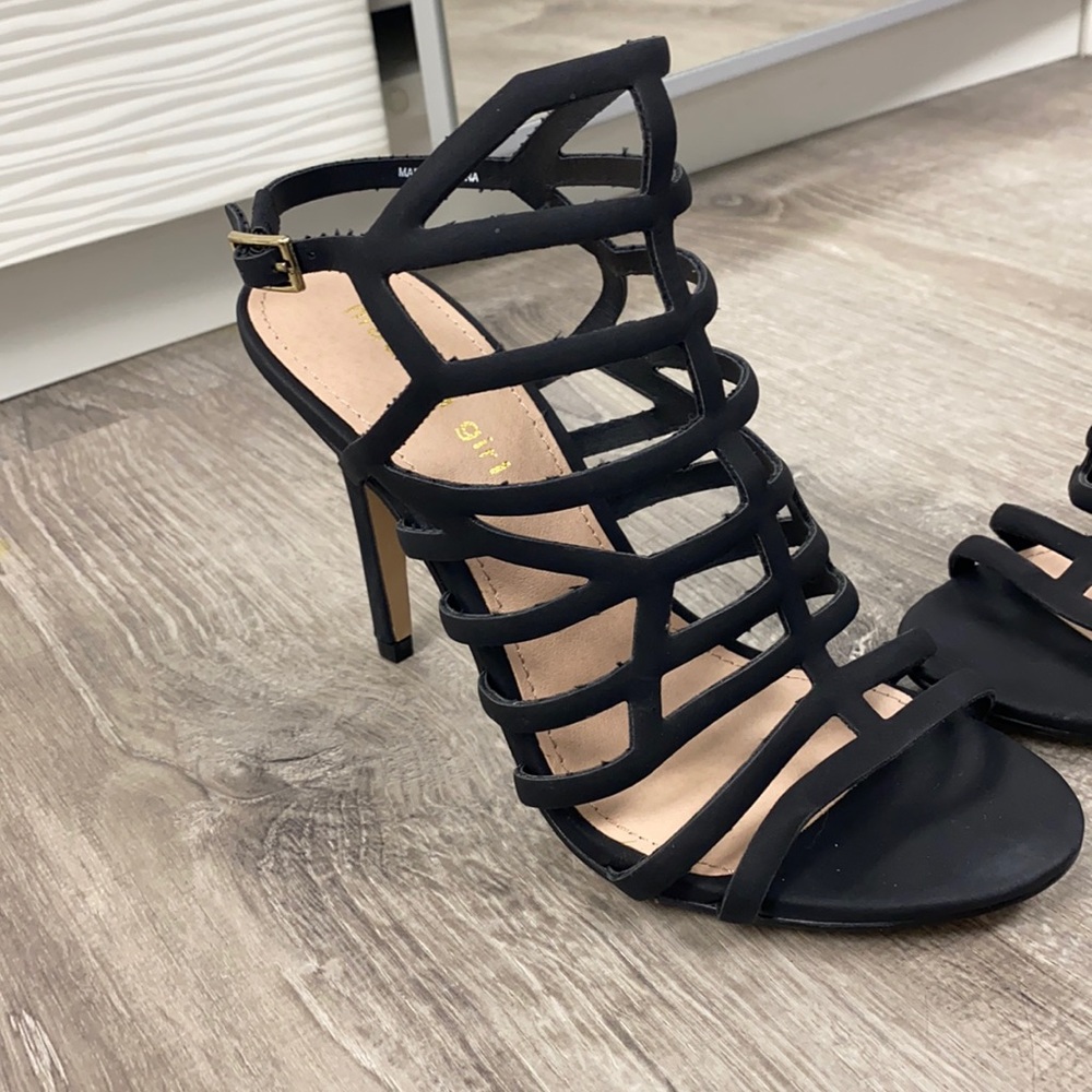 Madden girl cages heel